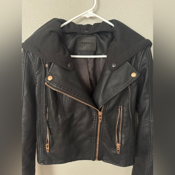 Blank NYC black faux leather moto bomber cropped hooded jacket zipper detail - Picture 8 of 12